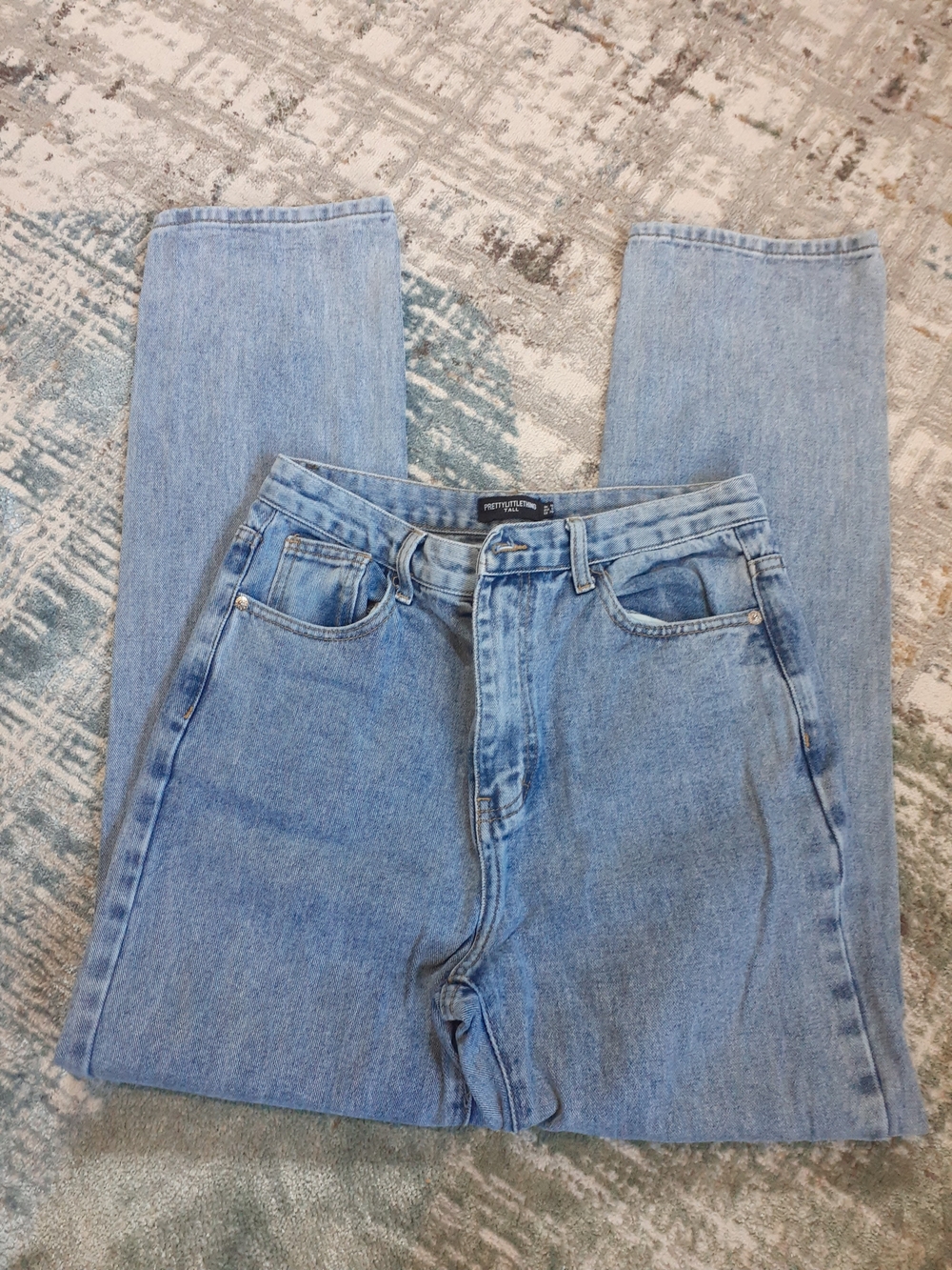Pretty Little Thing Light Blue Straight Leg Jeans - Picture 1 of 8